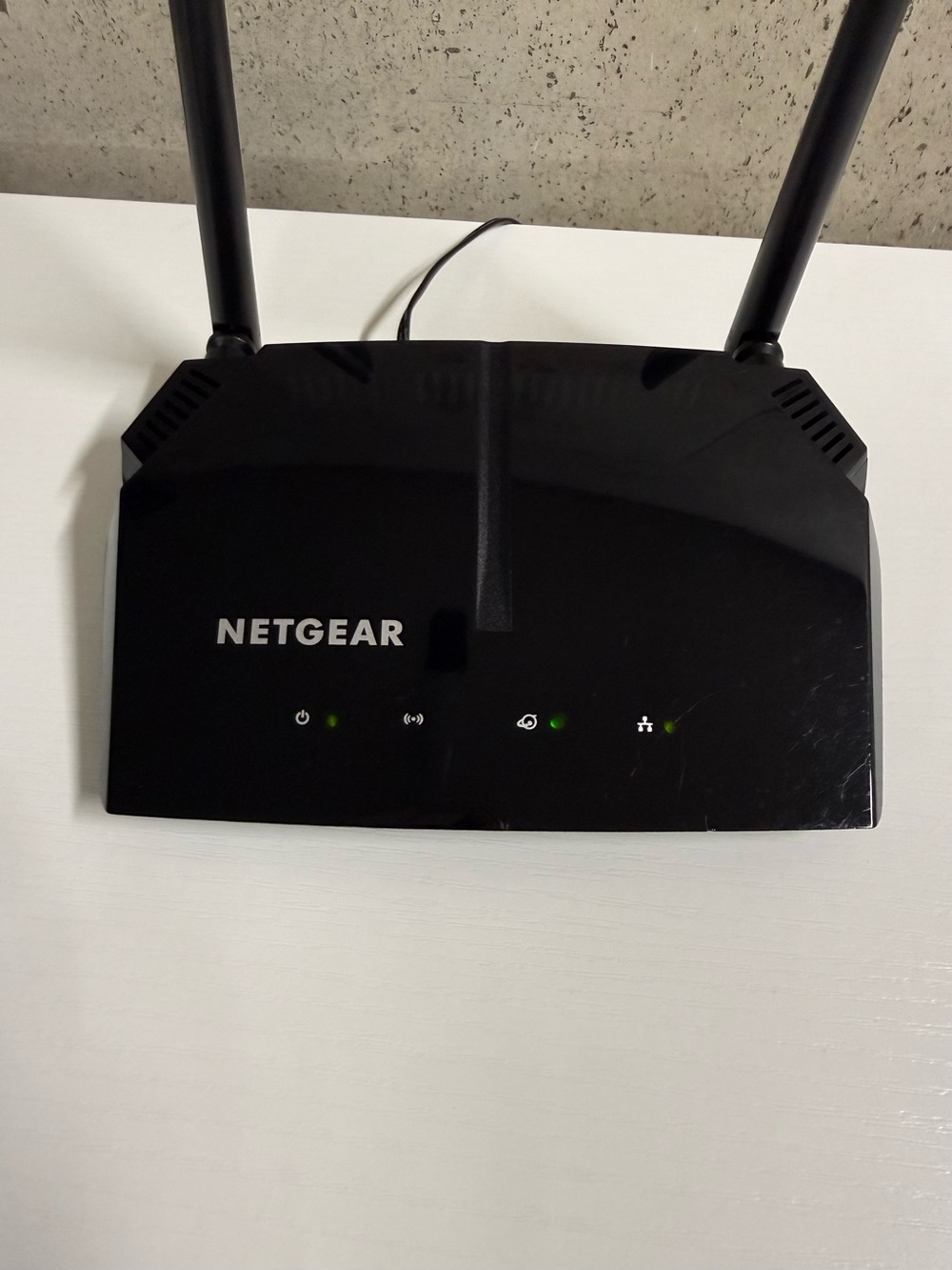 NETGEAR AC1200 R6120 Dual Band WiFi Router - Picture 2 of 8